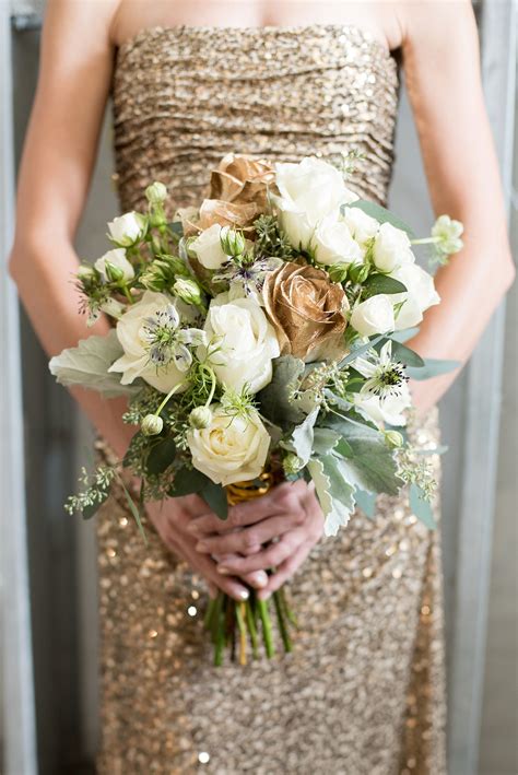 gold and white wedding bouquets